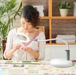 Desk/Floor Combi-Magnifying Lamp - 6000K LED 14 Desk/Floor Combi-Magnifying Lamp - 6000K LED -Save device Lamp in use for close work 1000x989