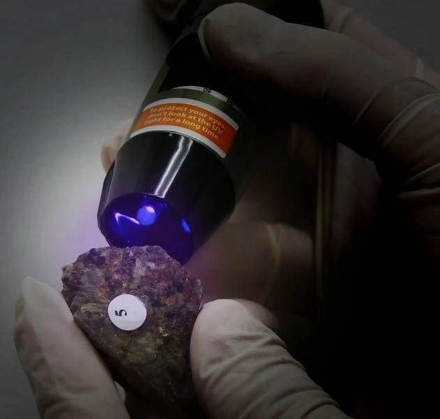 Digital Microscope - UV / Standard Working Distance / 10x-70x & 200x / ABS | Dino Lite AM4113T-FV2W 4 Digital Microscope - UV / Standard Working Distance / 10x-70x & 200x / ABS | Dino Lite AM4113T-FV2W - Image 2